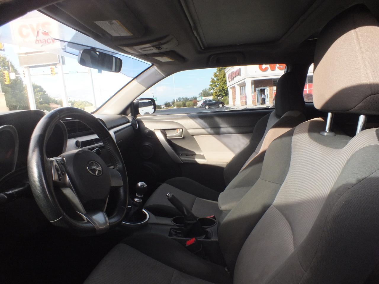Scion tC 2dr HB Man (Natl) 2015