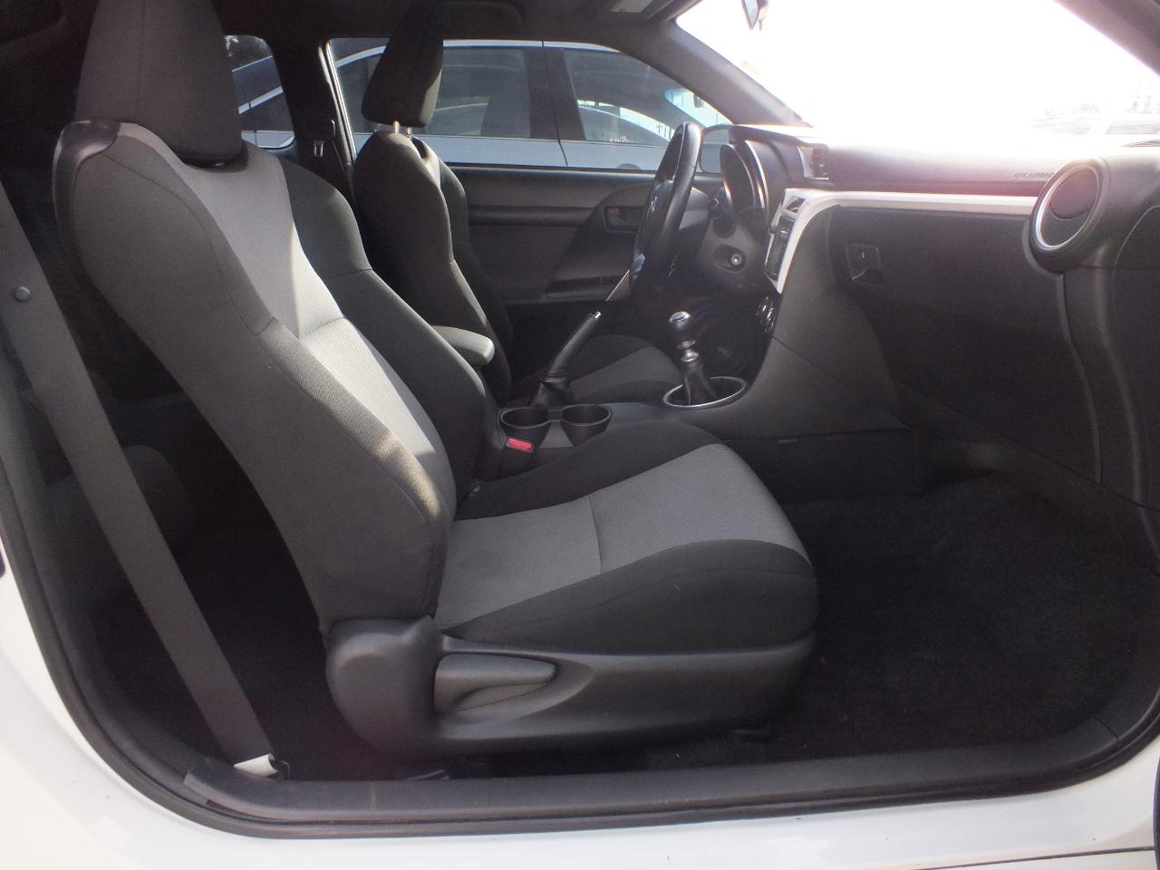 Scion tC 2dr HB Man (Natl) 2015