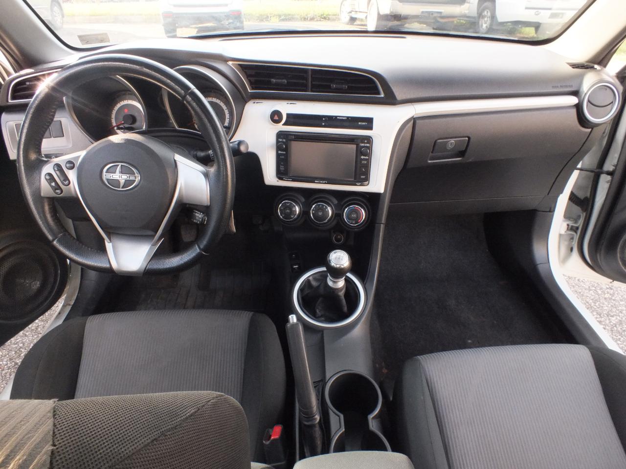 Scion tC 2dr HB Man (Natl) 2015