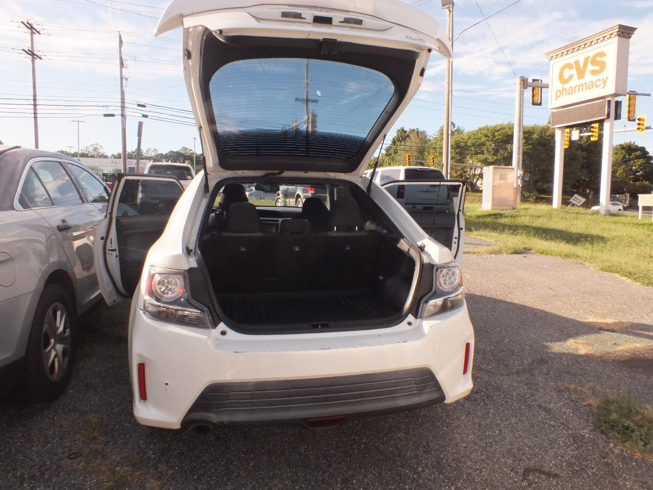 Scion tC 2dr HB Man (Natl) 2015
