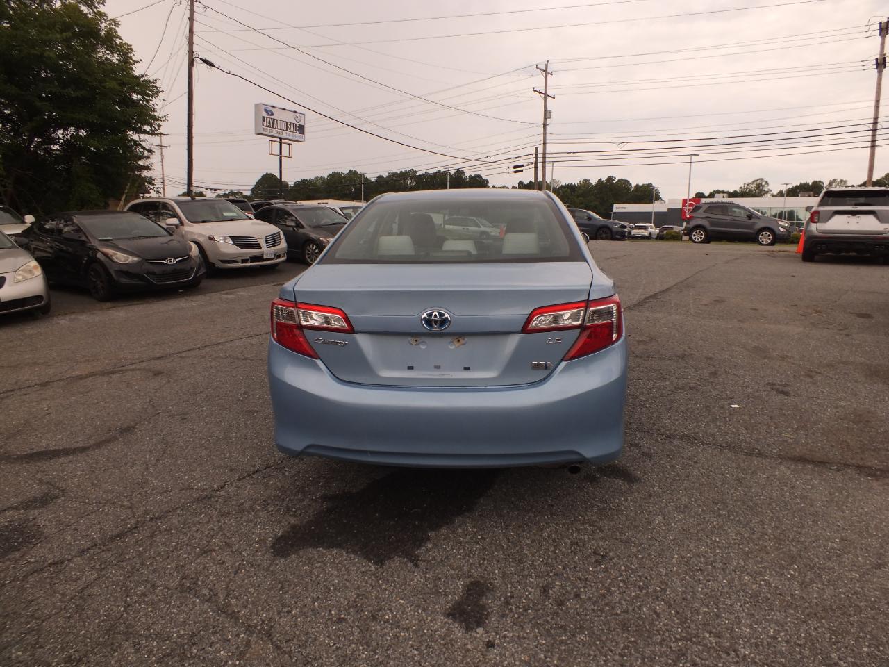 Toyota Camry Hybrid 4dr Sdn XLE (Natl) 2012
