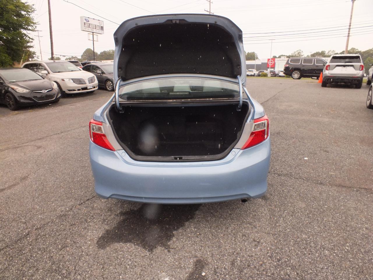 Toyota Camry Hybrid 4dr Sdn XLE (Natl) 2012