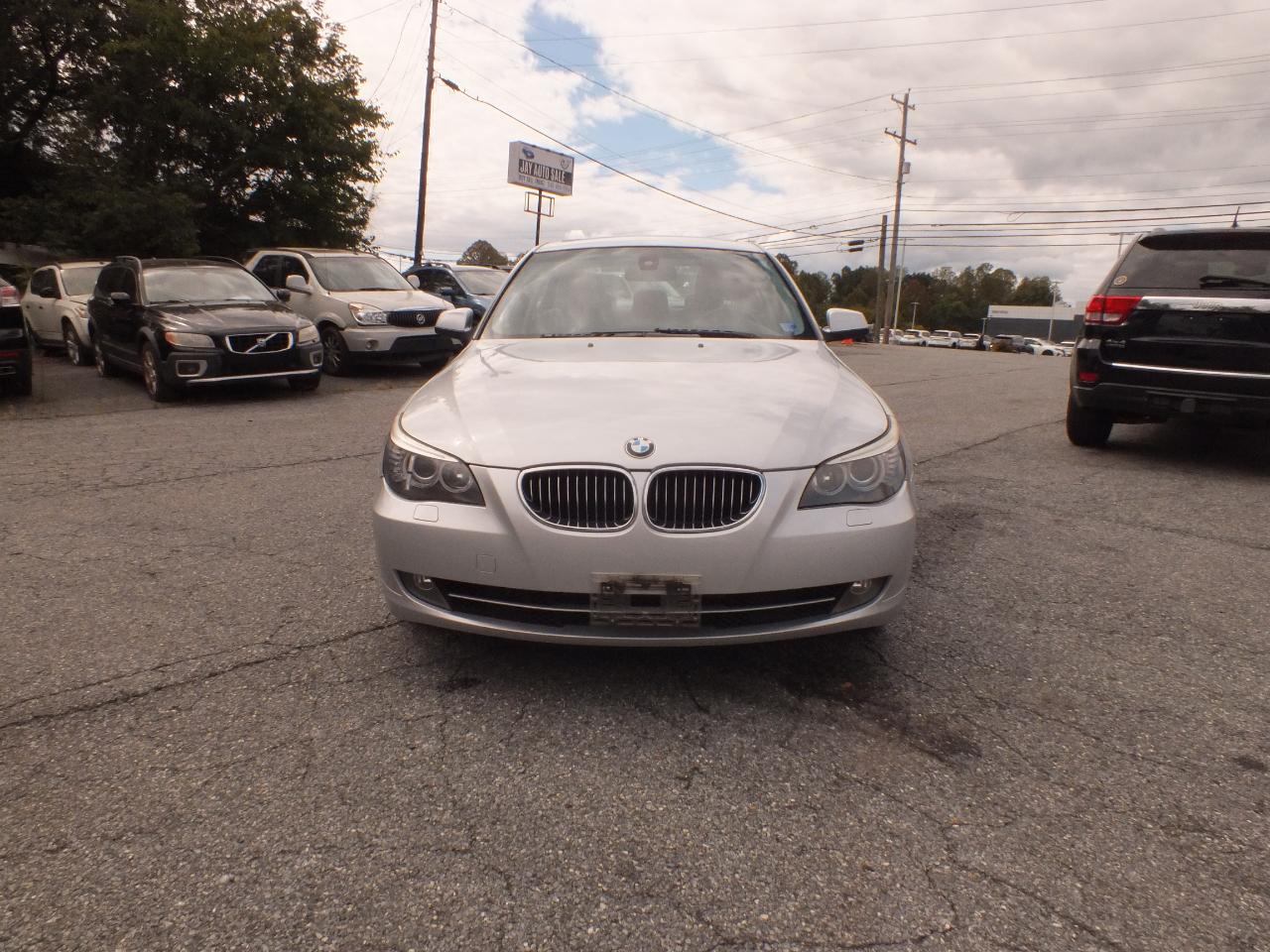 BMW 5 Series 4dr Sdn 528i RWD 2010
