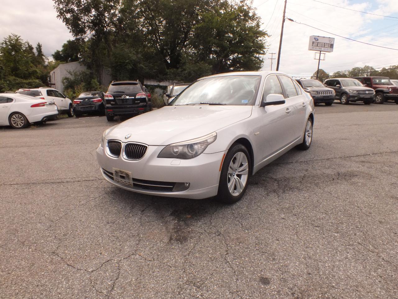 BMW 5 Series 4dr Sdn 528i RWD 2010