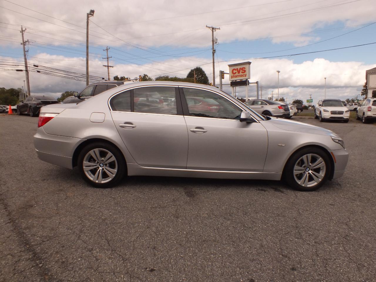 BMW 5 Series 4dr Sdn 528i RWD 2010