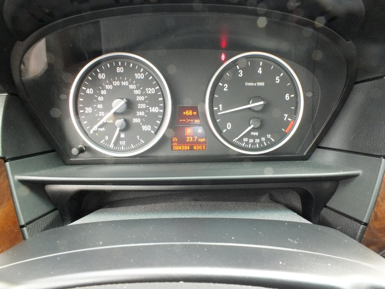 BMW 5 Series 4dr Sdn 528i RWD 2010