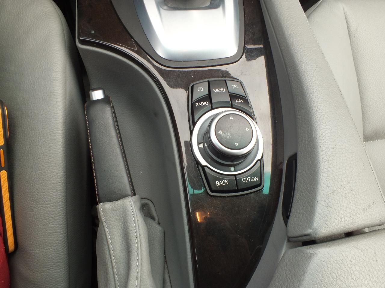BMW 5 Series 4dr Sdn 528i RWD 2010