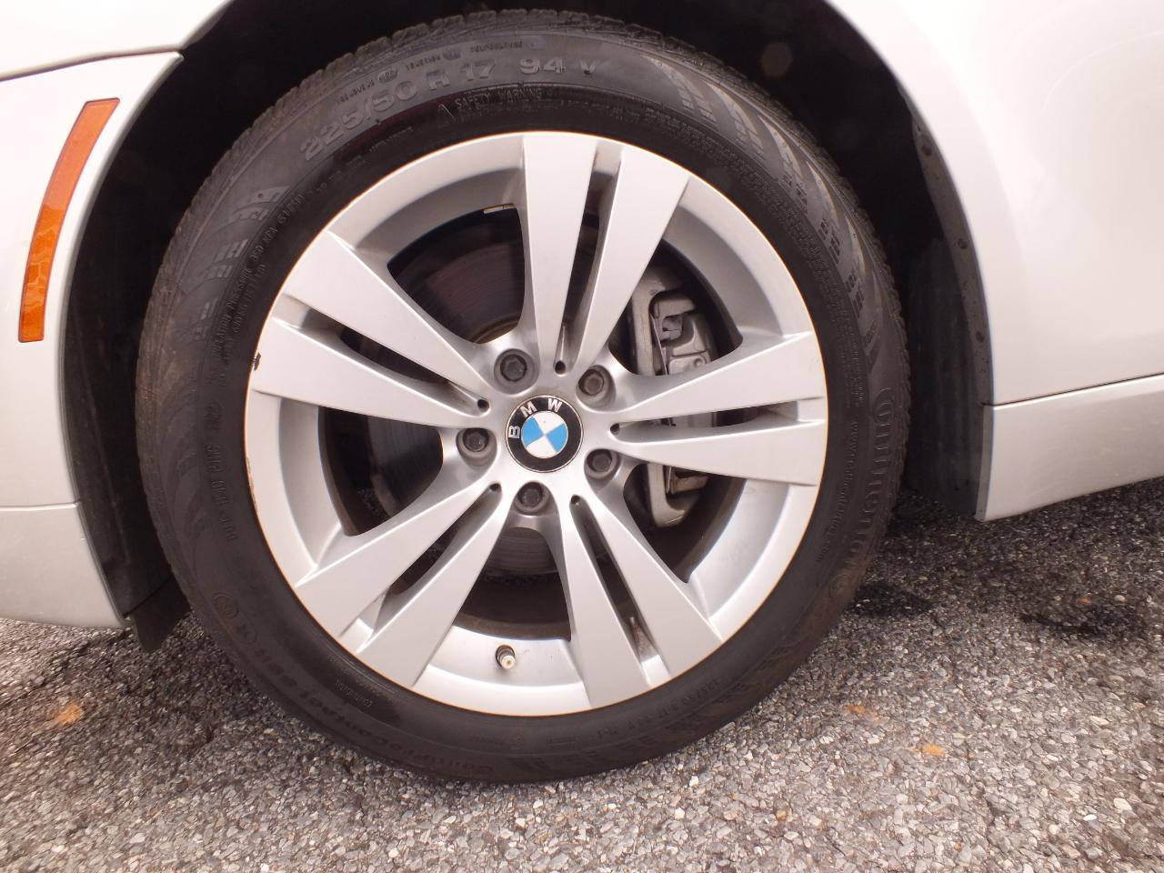 BMW 5 Series 4dr Sdn 528i RWD 2010
