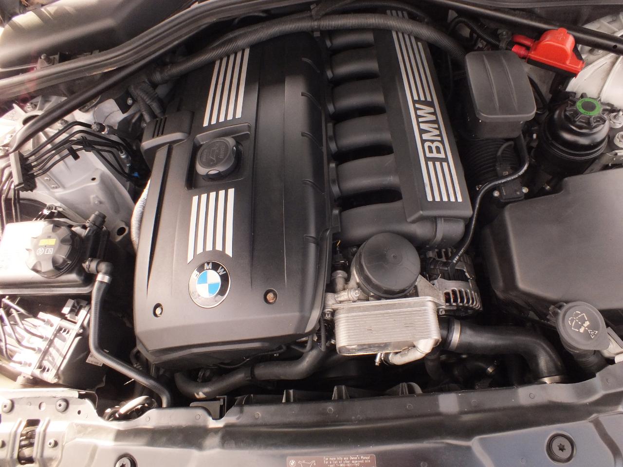 BMW 5 Series 4dr Sdn 528i RWD 2010