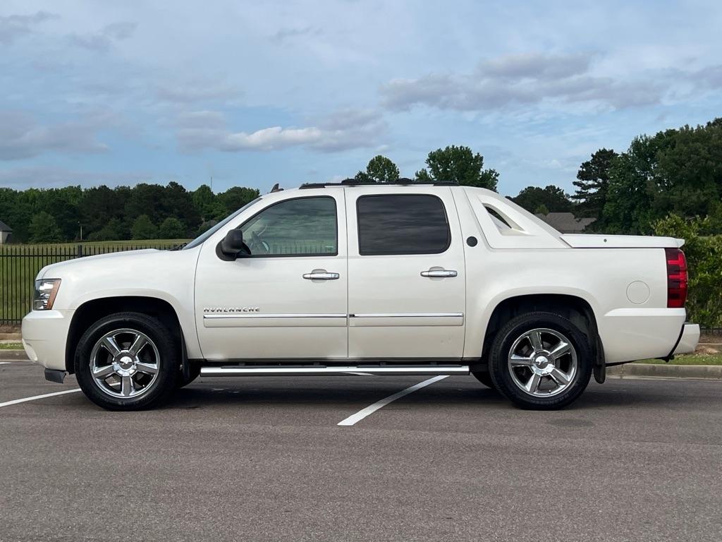 Chevrolet Avalanche LTZ 4WD 2013