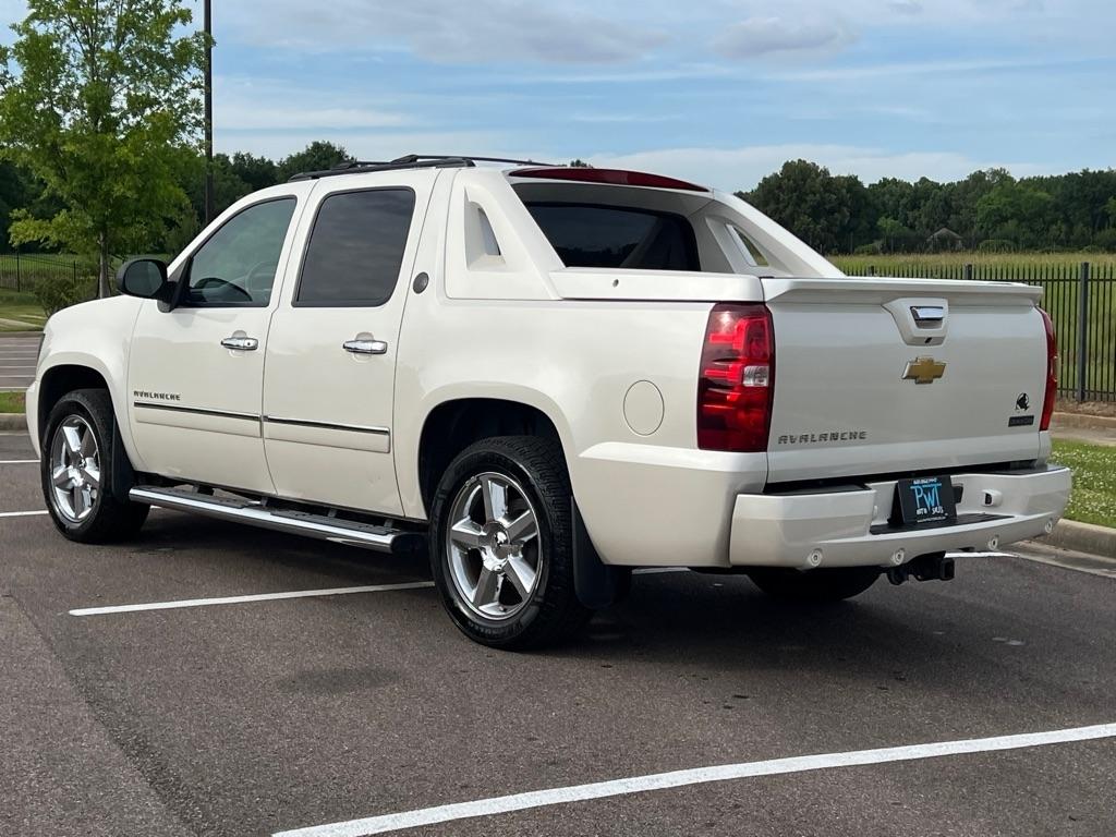 Chevrolet Avalanche LTZ 4WD 2013
