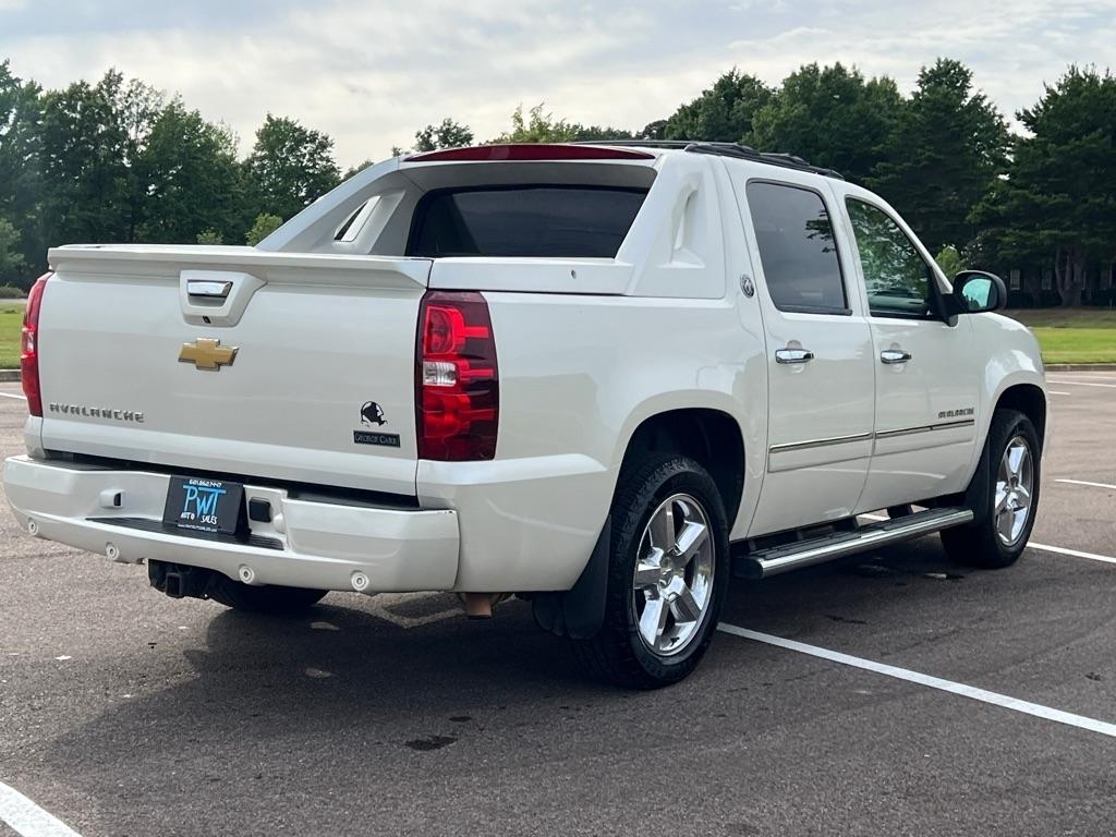 Chevrolet Avalanche LTZ 4WD 2013