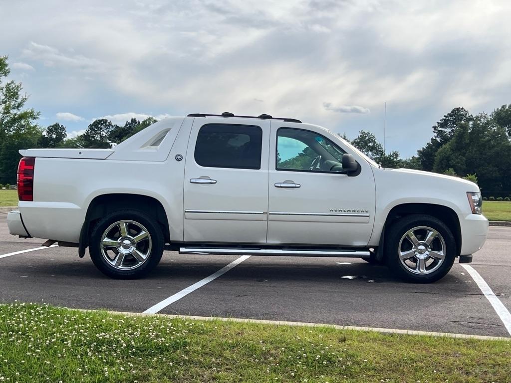 Chevrolet Avalanche LTZ 4WD 2013