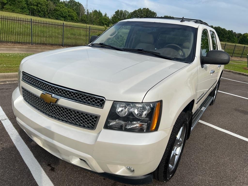 Chevrolet Avalanche LTZ 4WD 2013