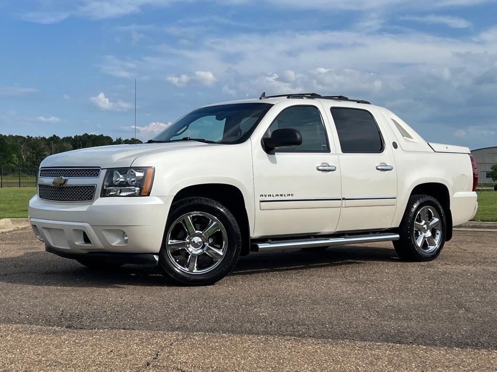 2013 Chevrolet Avalanche Black Diamond LTZ 4D SUV 4WD