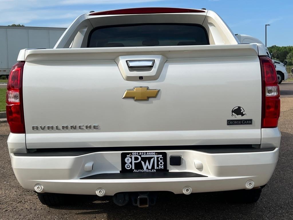 Chevrolet Avalanche Black Diamond LTZ 4D SUV 4WD 2013
