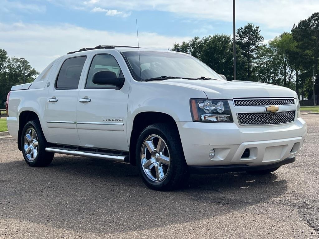 Chevrolet Avalanche Black Diamond LTZ 4D SUV 4WD 2013