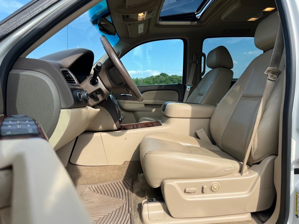 Chevrolet Avalanche Black Diamond LTZ 4D SUV 4WD 2013