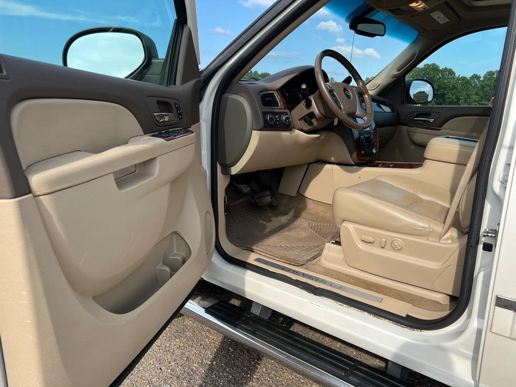Chevrolet Avalanche Black Diamond LTZ 4D SUV 4WD 2013