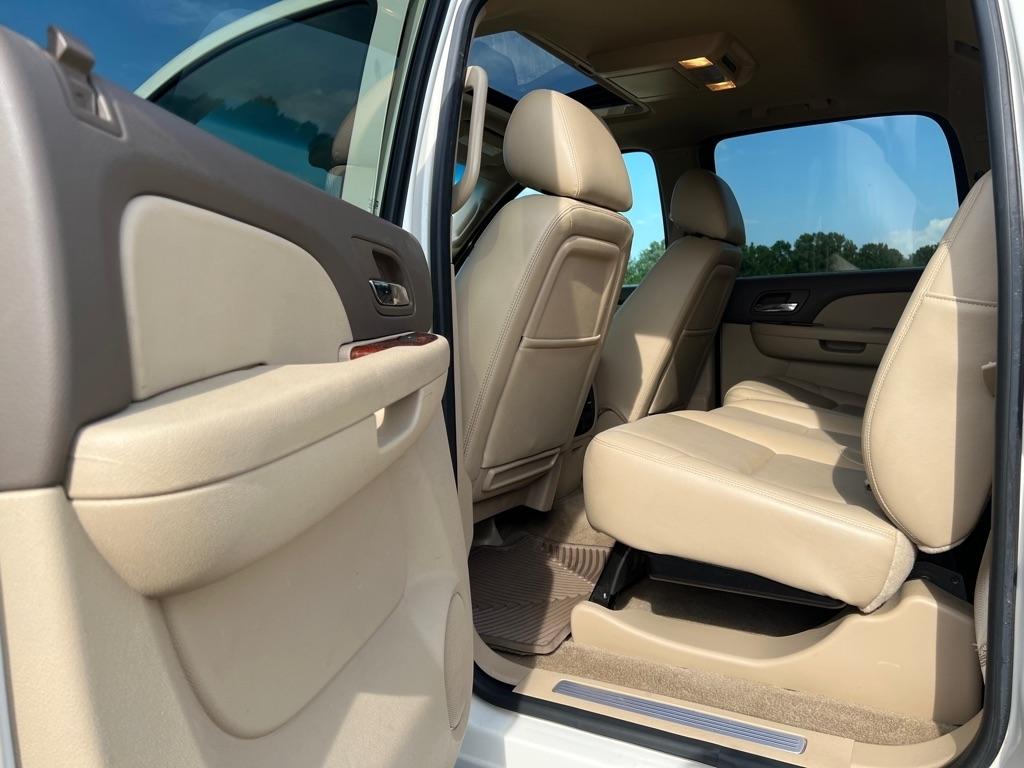Chevrolet Avalanche Black Diamond LTZ 4D SUV 4WD 2013