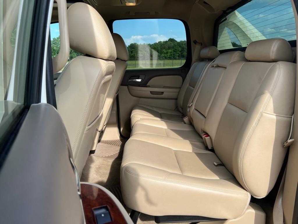 Chevrolet Avalanche Black Diamond LTZ 4D SUV 4WD 2013