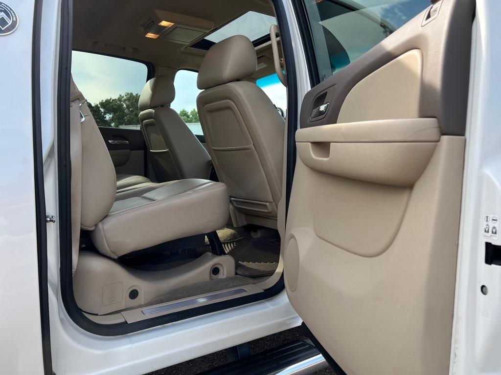 Chevrolet Avalanche Black Diamond LTZ 4D SUV 4WD 2013