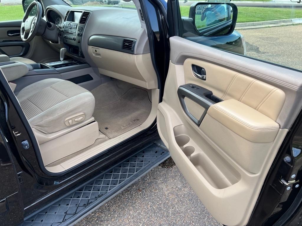 Nissan Armada SV 2WD 2015