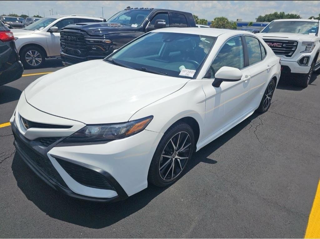 Toyota Camry SE 2021