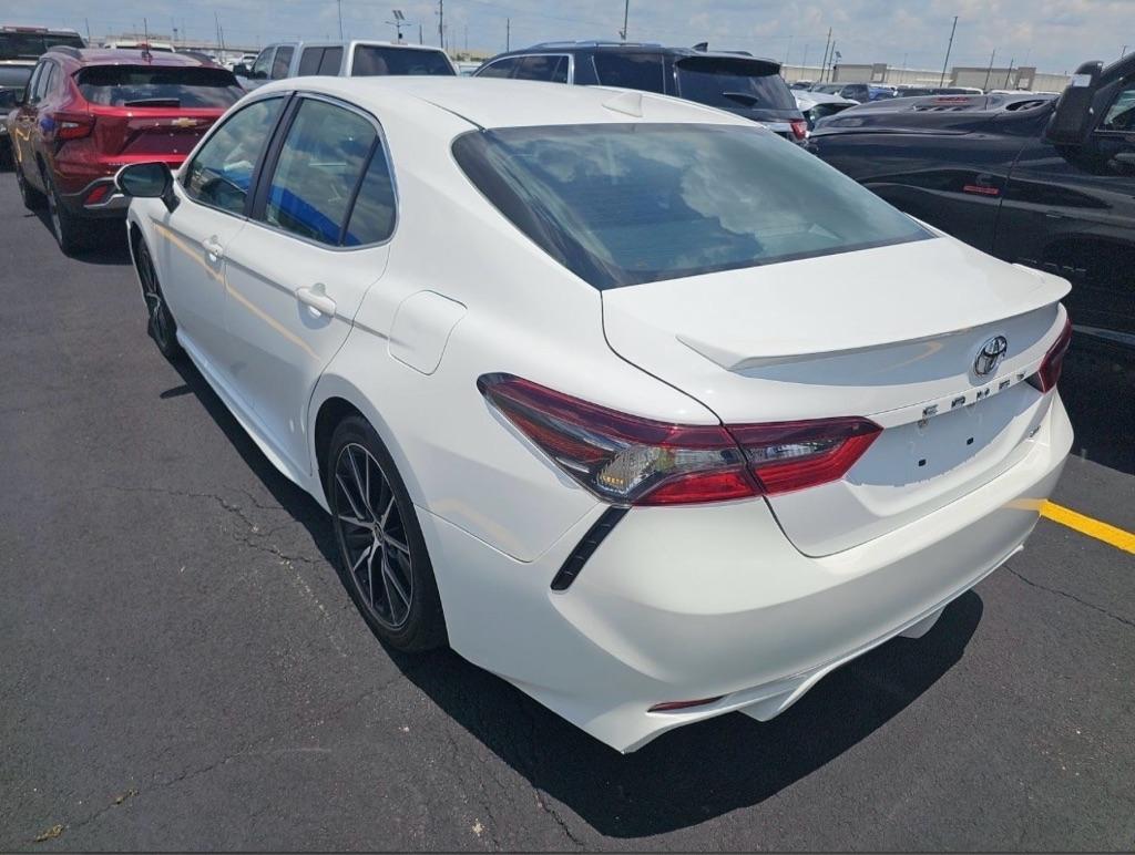 Toyota Camry SE 2021