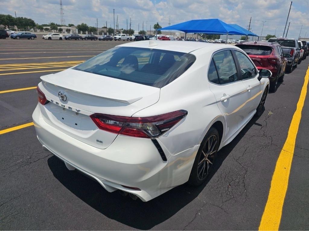Toyota Camry SE 2021