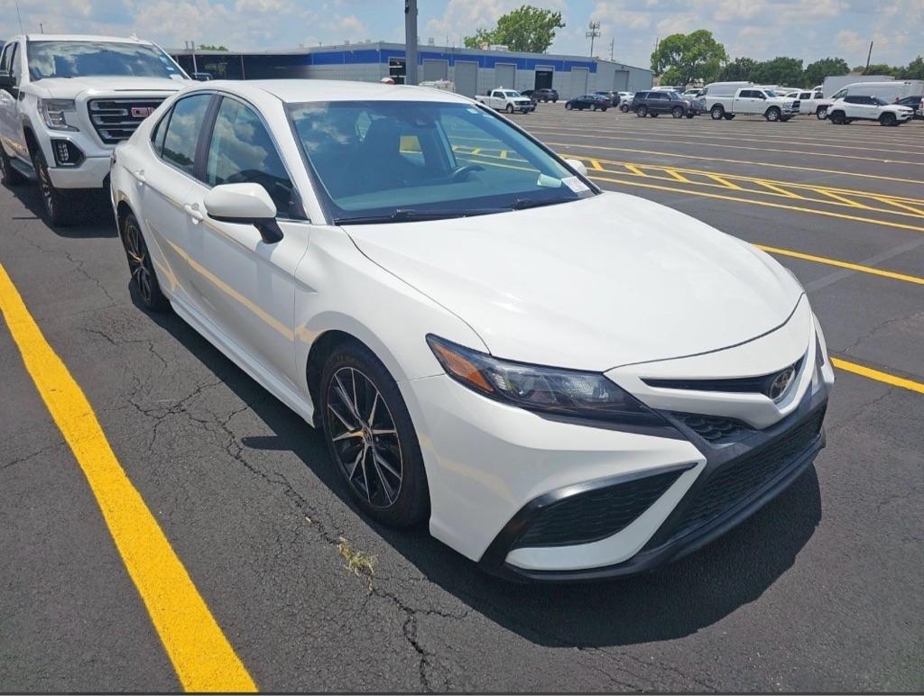 Toyota Camry SE 2021