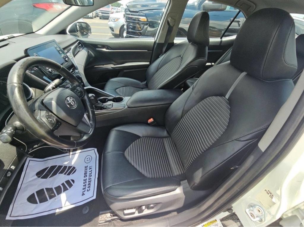 Toyota Camry SE 2021