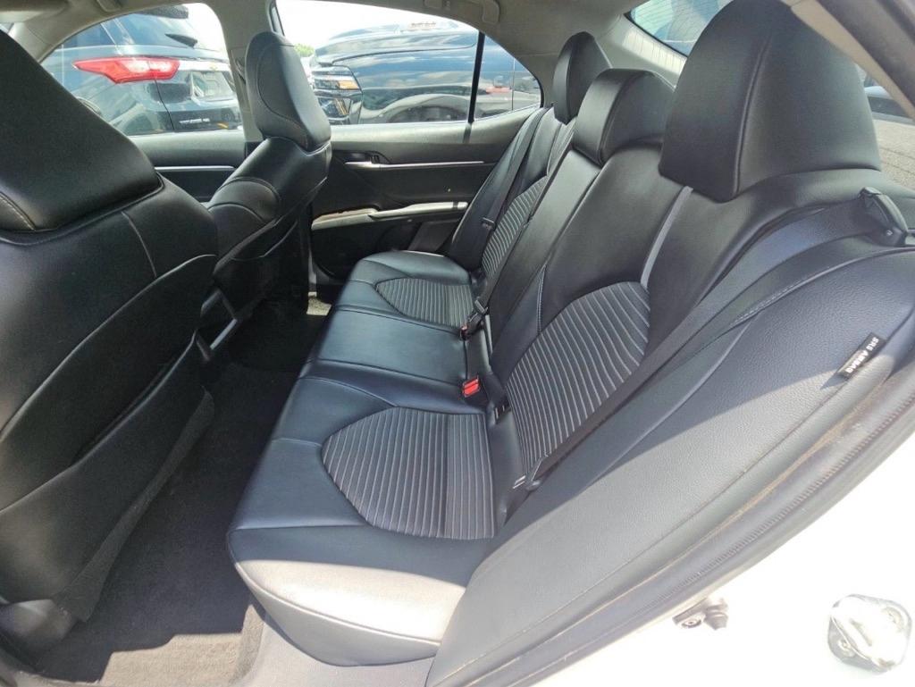 Toyota Camry SE 2021