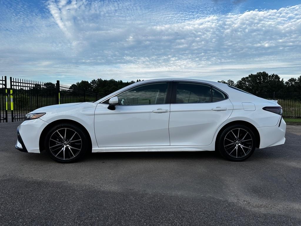 Toyota Camry SE 2021