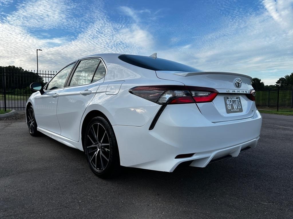 Toyota Camry SE 2021
