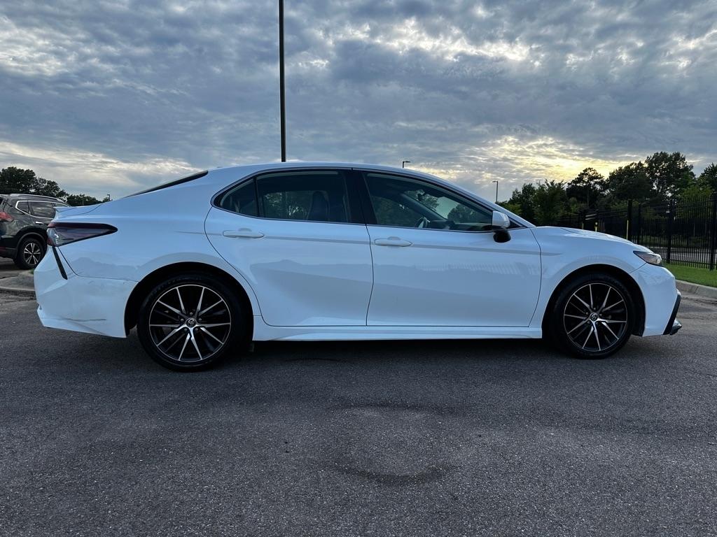 Toyota Camry SE 2021