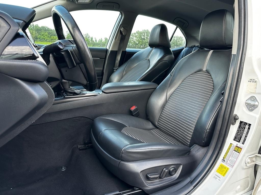 Toyota Camry SE 2021