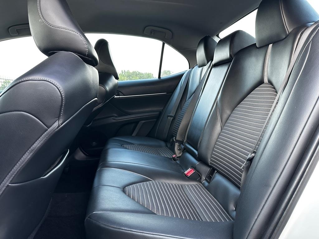 Toyota Camry SE 2021