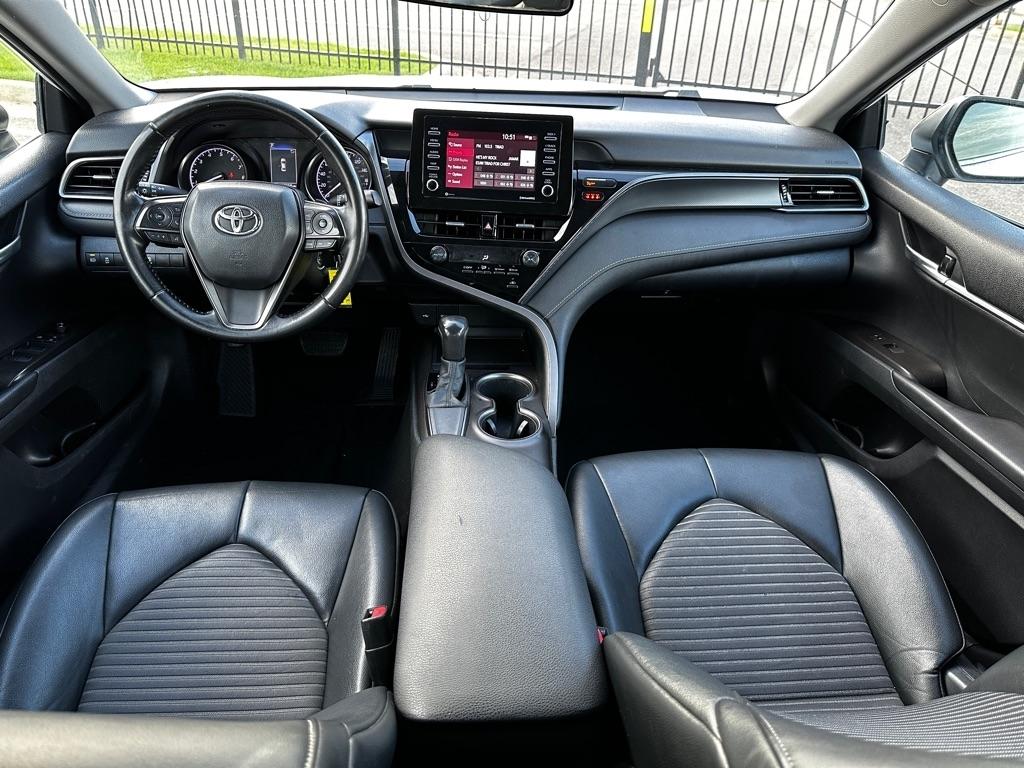 Toyota Camry SE 2021