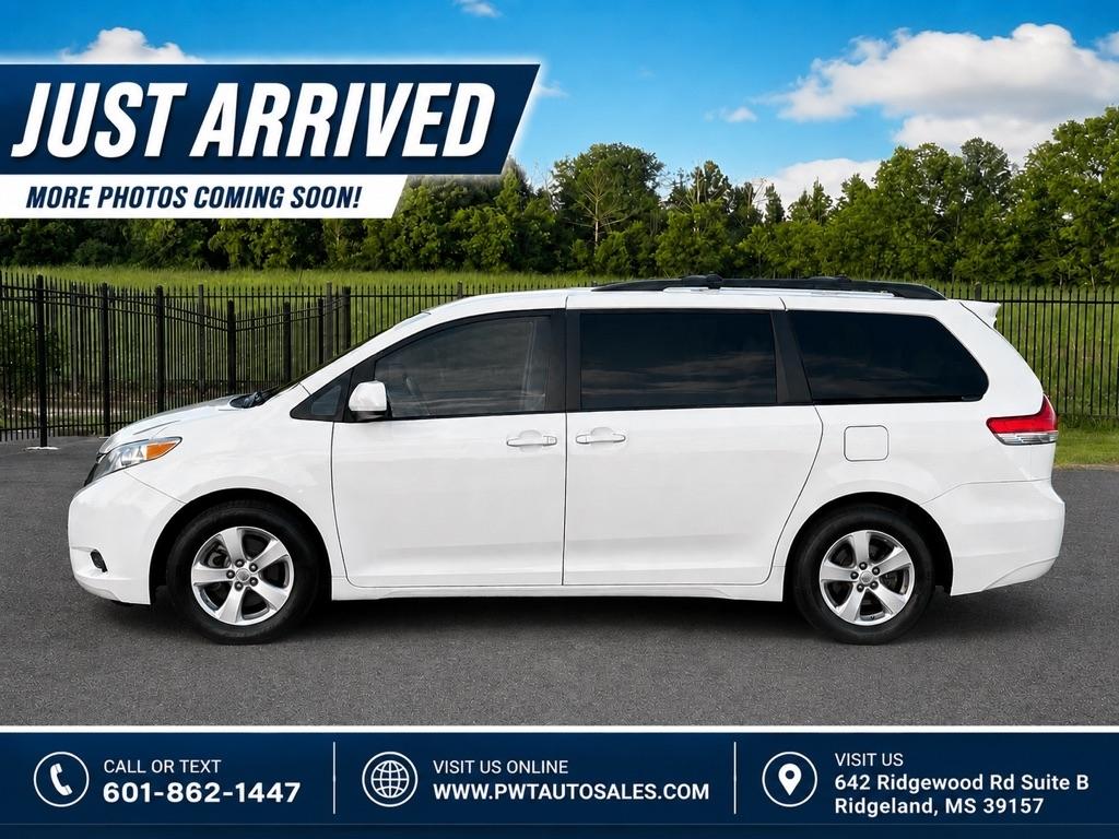 Toyota Sienna LE FWD 8-Passenger V6 2012