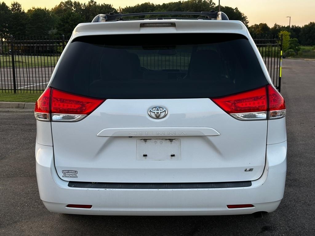 Toyota Sienna LE FWD 8-Passenger V6 2012