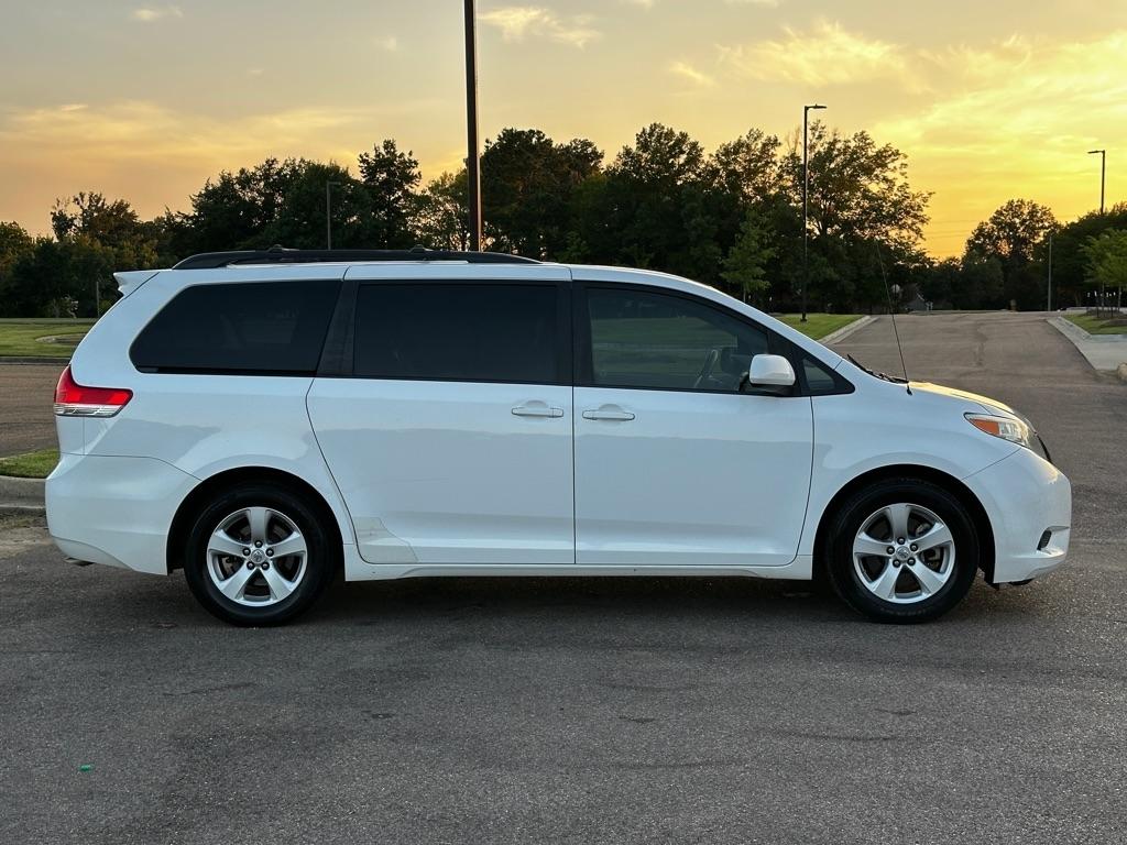 Toyota Sienna LE FWD 8-Passenger V6 2012