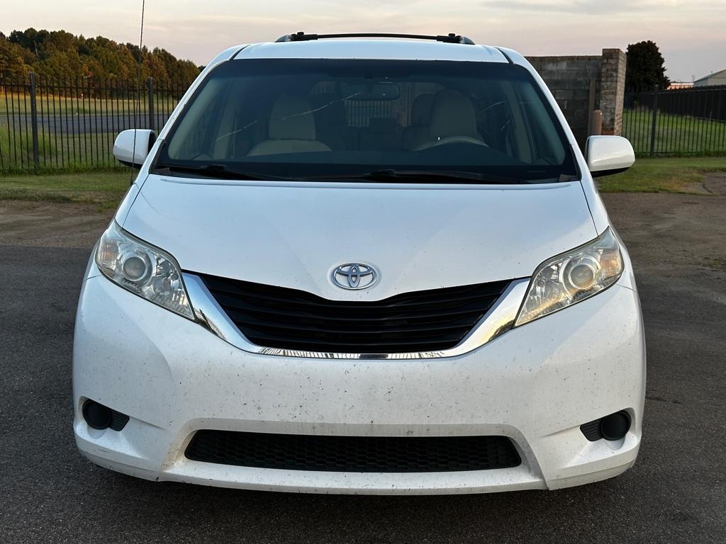 Toyota Sienna LE FWD 8-Passenger V6 2012