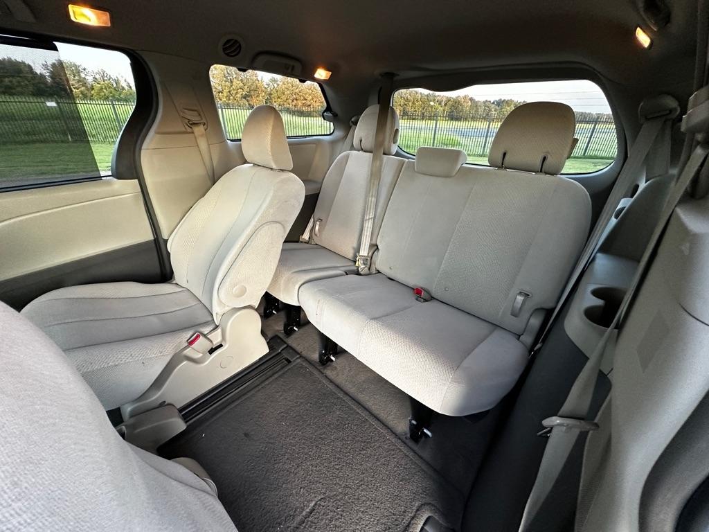 Toyota Sienna LE FWD 8-Passenger V6 2012