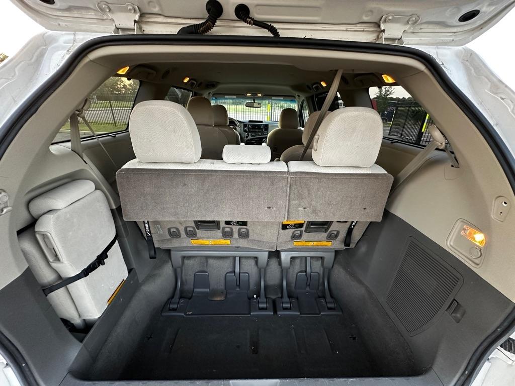 Toyota Sienna LE FWD 8-Passenger V6 2012