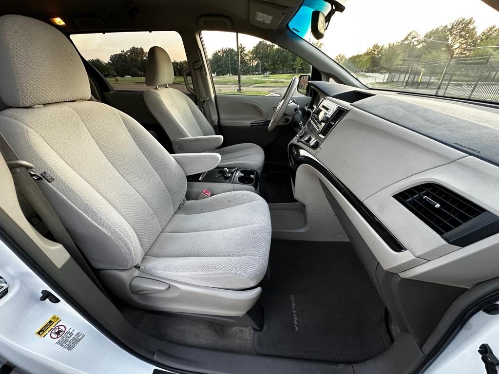 Toyota Sienna LE FWD 8-Passenger V6 2012