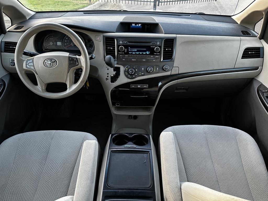Toyota Sienna LE FWD 8-Passenger V6 2012