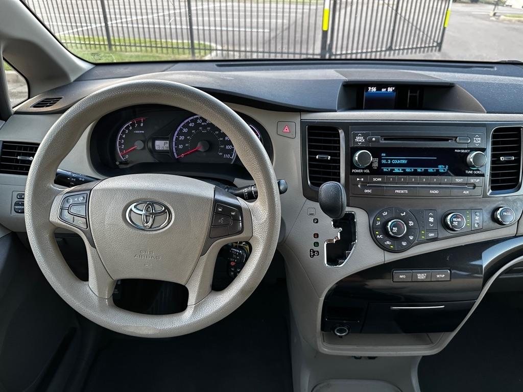 Toyota Sienna LE FWD 8-Passenger V6 2012