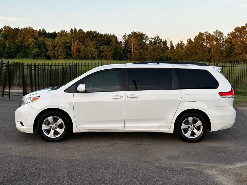 Toyota Sienna LE FWD 8-Passenger V6 2012