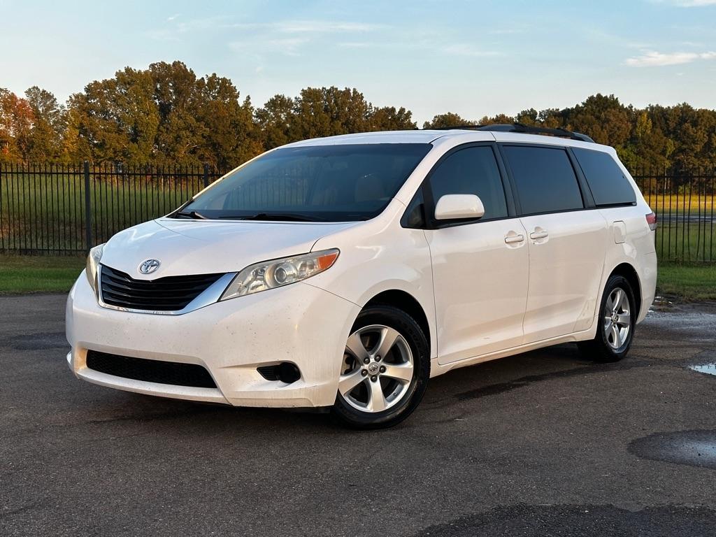 2012 Toyota Sienna LE FWD 8-Passenger V6